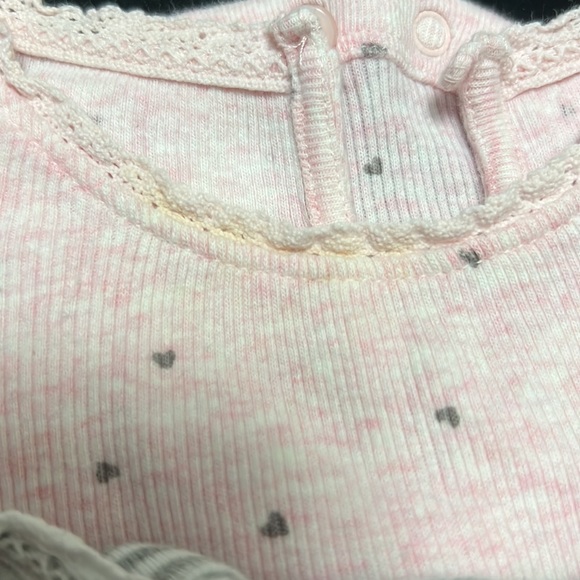 Baby gap cluny bodysuit 3-6 months - Picture 2 of 3